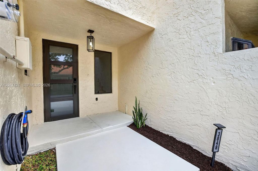 Image 10 of property listing at 3848 Atlanta St, Hollywood, FL 33021