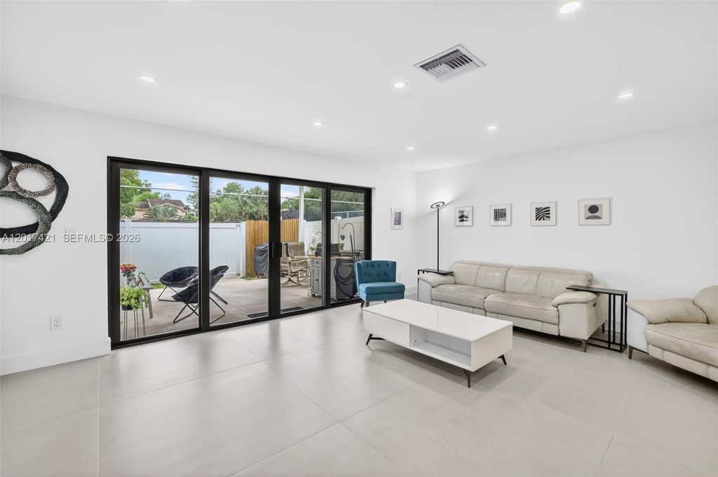 Image 14 of property listing at 3848 Atlanta St, Hollywood, FL 33021
