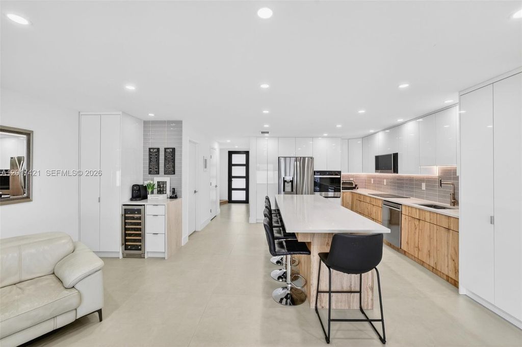 Image 16 of property listing at 3848 Atlanta St, Hollywood, FL 33021