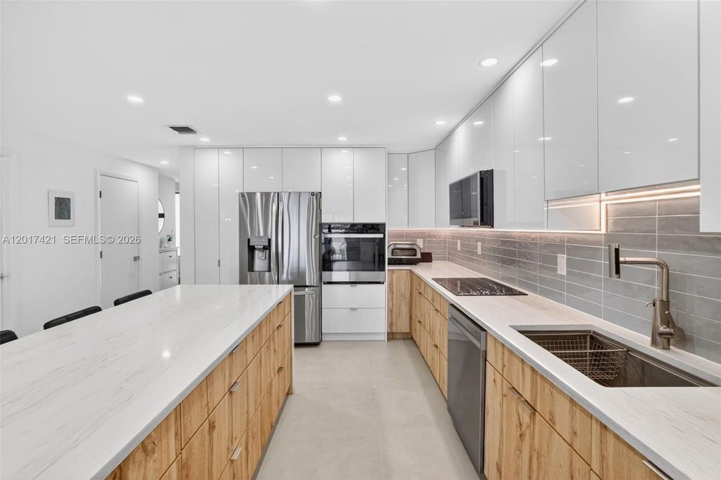 Image 19 of property listing at 3848 Atlanta St, Hollywood, FL 33021