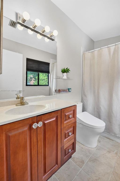 Image 39 of property listing at 3848 Atlanta St, Hollywood, FL 33021