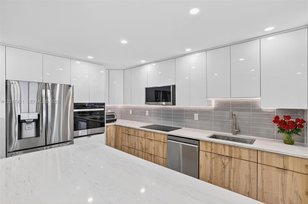 Image 4 of property listing at 3848 Atlanta St, Hollywood, FL 33021