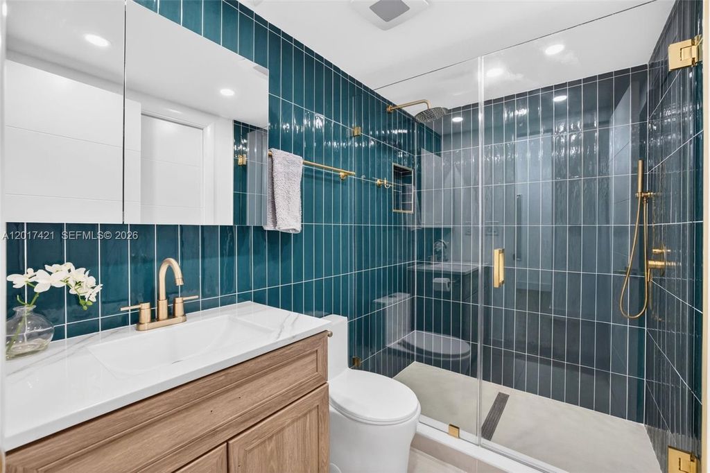 Image 5 of property listing at 3848 Atlanta St, Hollywood, FL 33021