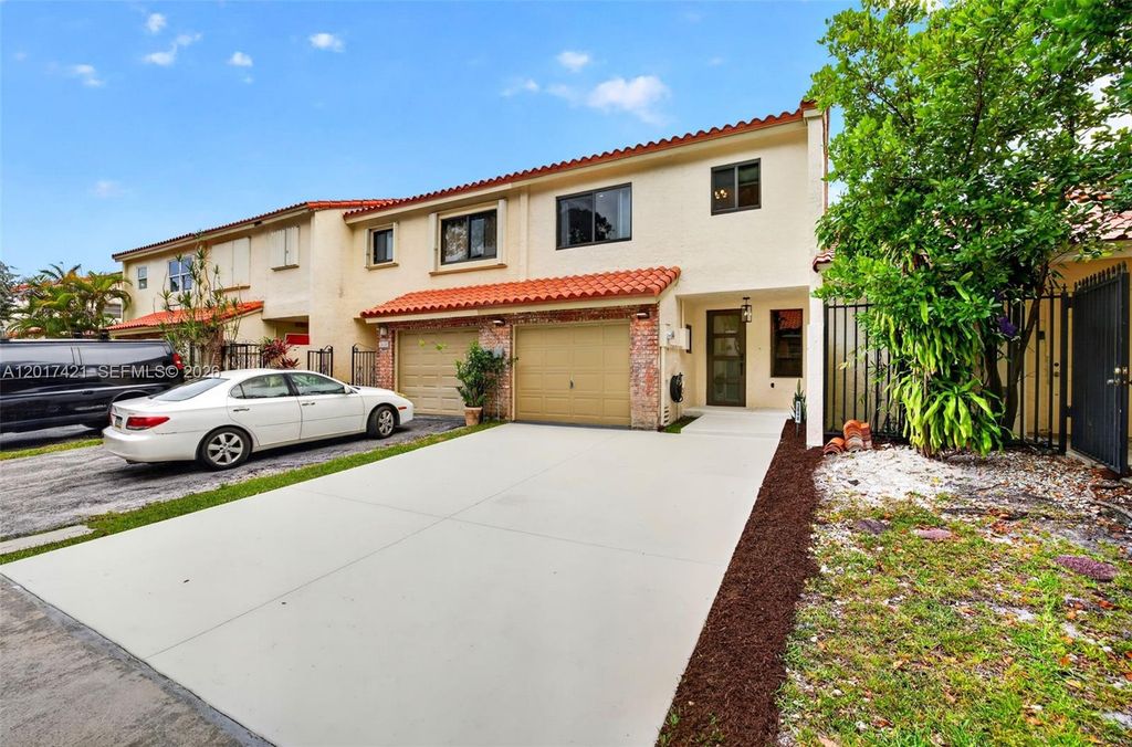 Image 7 of property listing at 3848 Atlanta St, Hollywood, FL 33021
