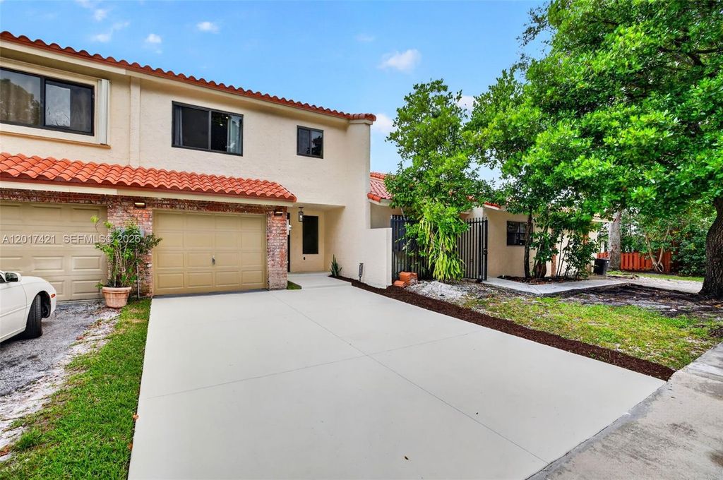 Image 78 of property listing at 3848 Atlanta St, Hollywood, FL 33021