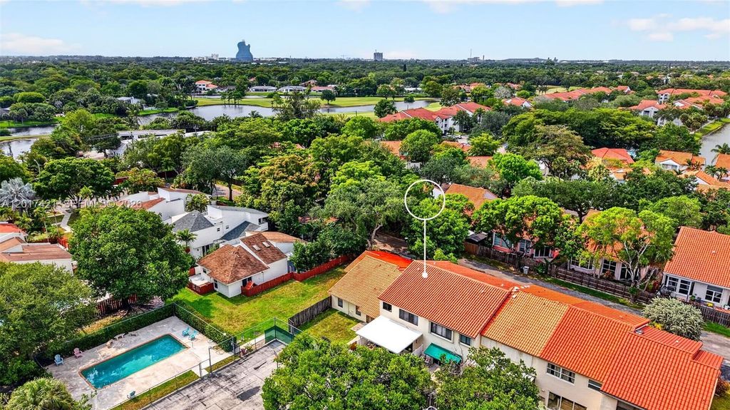 Image 8 of property listing at 3848 Atlanta St, Hollywood, FL 33021