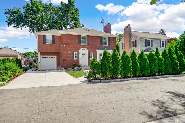 907 E Central Road, Mount Prospect, IL 60056