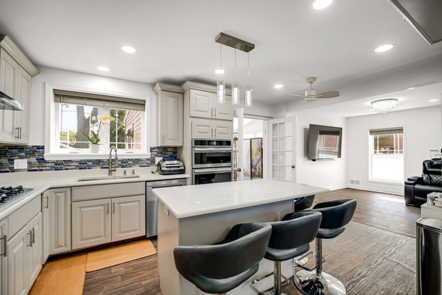 907 E Central Road, Mount Prospect, IL 60056