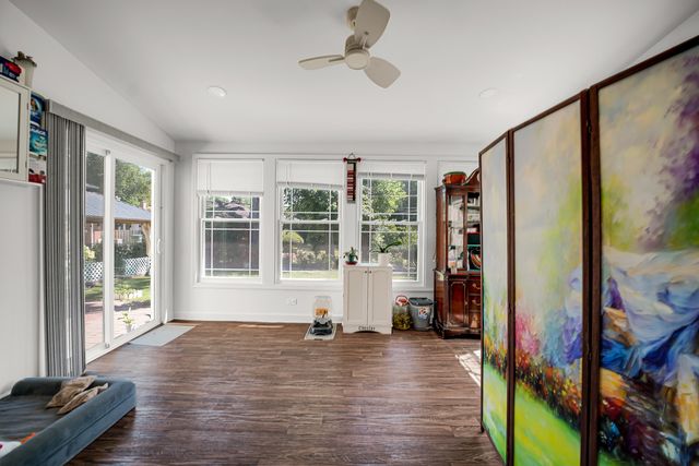 907 E Central Road, Mount Prospect, IL 60056