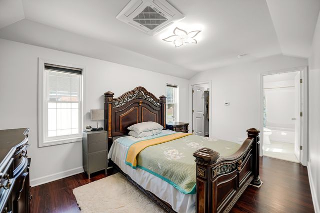 907 E Central Road, Mount Prospect, IL 60056