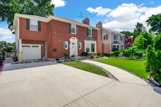 907 E Central Road, Mount Prospect, IL 60056
