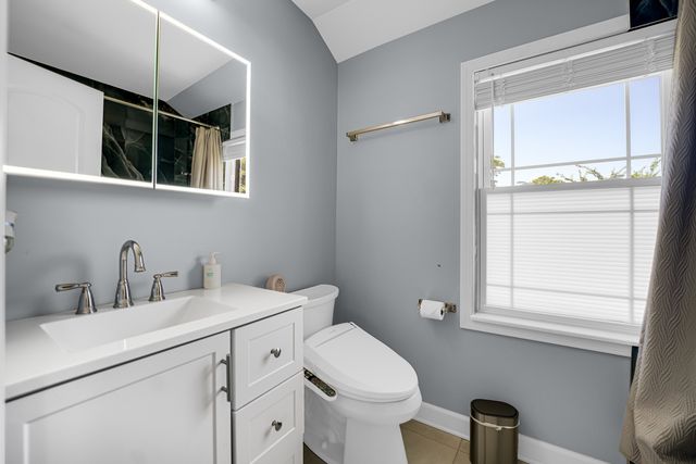 907 E Central Road, Mount Prospect, IL 60056
