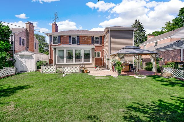 907 E Central Road, Mount Prospect, IL 60056