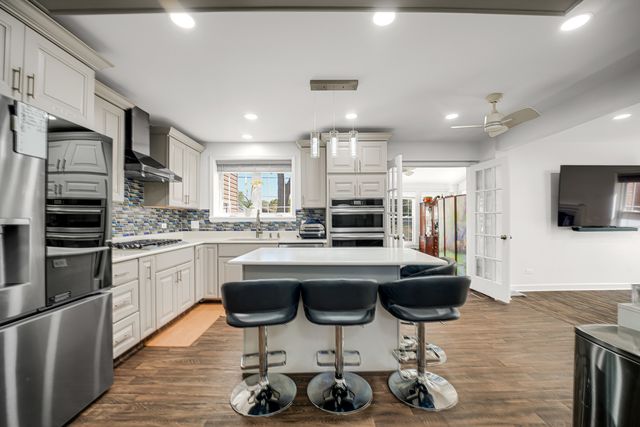907 E Central Road, Mount Prospect, IL 60056