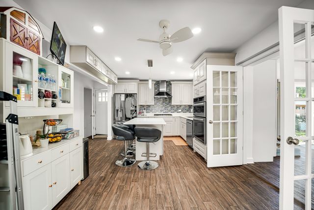 907 E Central Road, Mount Prospect, IL 60056