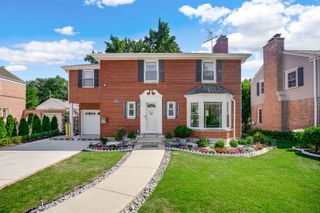 907 E Central Road, Mount Prospect, IL 60056