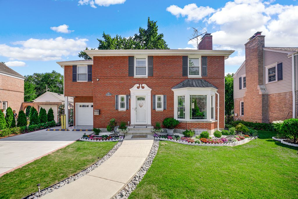 907 E Central Road, Mount Prospect, IL 60056