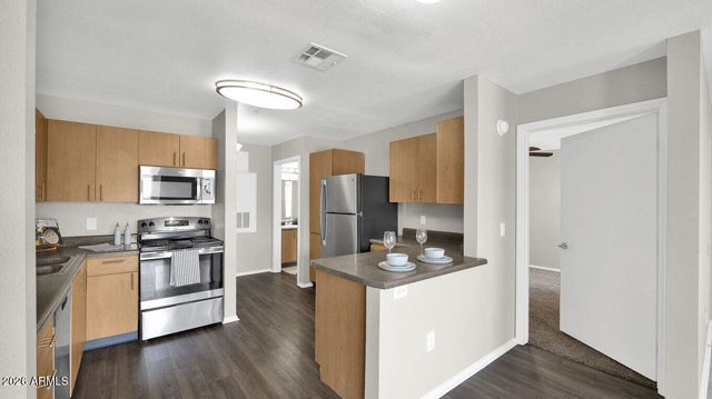 5611 S 32nd Street 3, Phoenix, AZ 85040