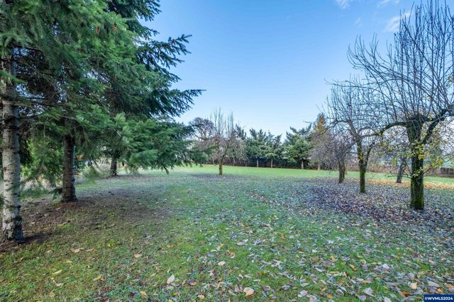 River (200937) Rd, Lebanon, OR 97355