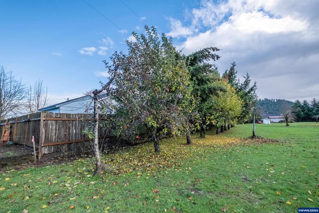River (200937) Rd, Lebanon, OR 97355