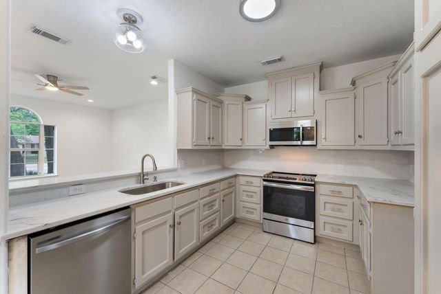 92 Tupelo Lane, Conroe, TX 77304