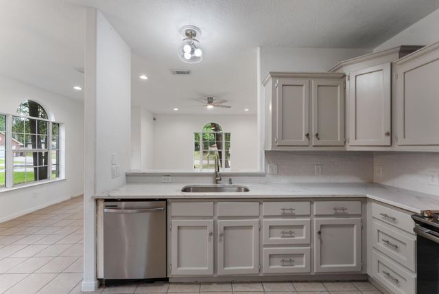 92 Tupelo Lane, Conroe, TX 77304