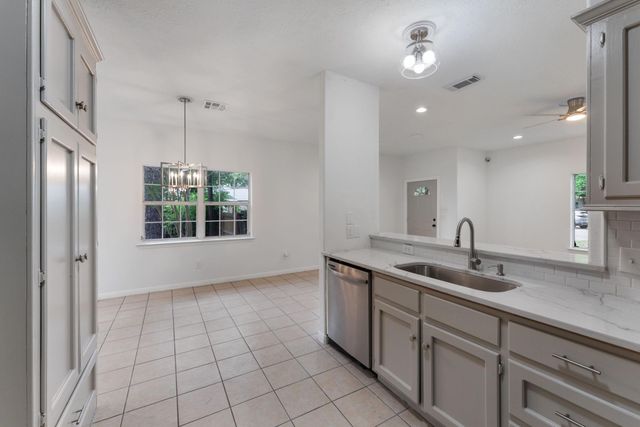92 Tupelo Lane, Conroe, TX 77304