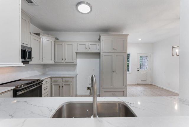 92 Tupelo Lane, Conroe, TX 77304