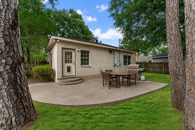 92 Tupelo Lane, Conroe, TX 77304