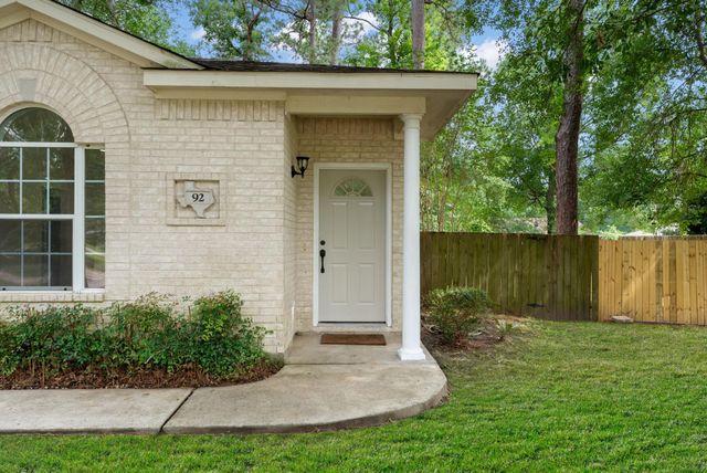 92 Tupelo Lane, Conroe, TX 77304