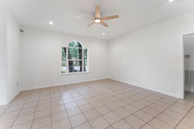92 Tupelo Lane, Conroe, TX 77304