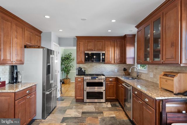 5213 KNOUGHTON, Centreville, VA 20120