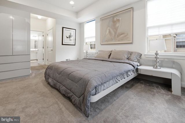 28 GAINSBORO DR, West Berlin, NJ 08091