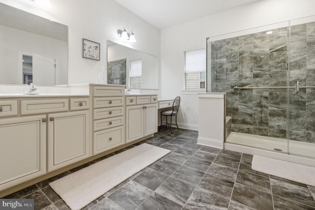 28 GAINSBORO DR, West Berlin, NJ 08091