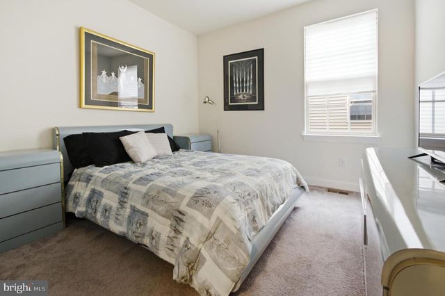 28 GAINSBORO DR, West Berlin, NJ 08091