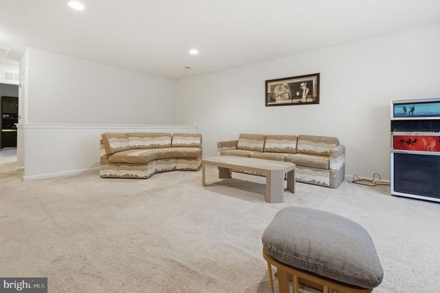 28 GAINSBORO DR, West Berlin, NJ 08091