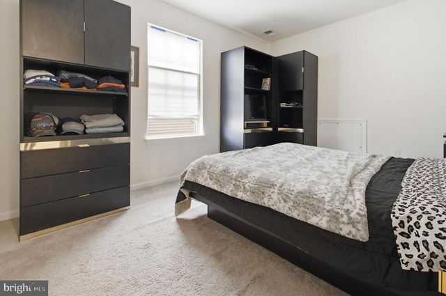 28 GAINSBORO DR, West Berlin, NJ 08091