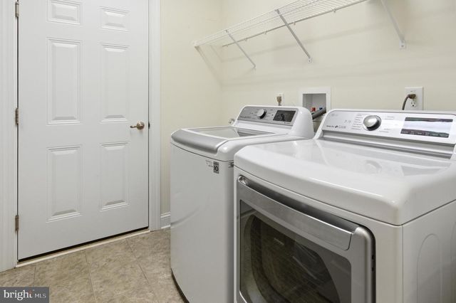 28 GAINSBORO DR, West Berlin, NJ 08091