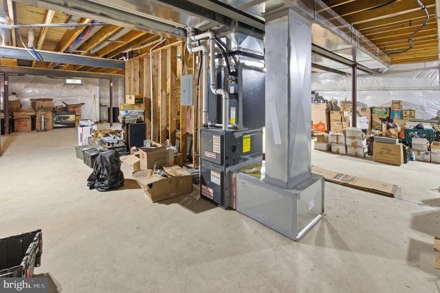 28 GAINSBORO DR, West Berlin, NJ 08091