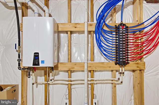 28 GAINSBORO DR, West Berlin, NJ 08091