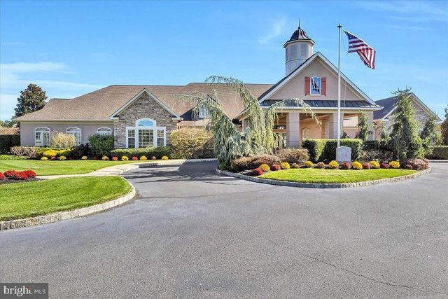 28 GAINSBORO DR, West Berlin, NJ 08091