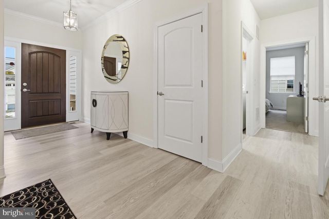 28 GAINSBORO DR, West Berlin, NJ 08091