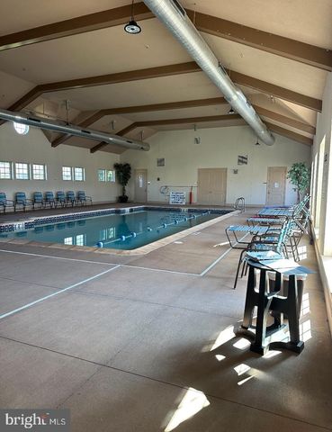 28 GAINSBORO DR, West Berlin, NJ 08091