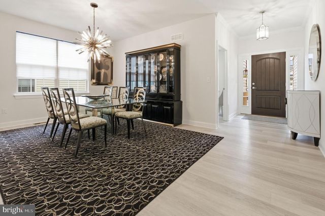 28 GAINSBORO DR, West Berlin, NJ 08091