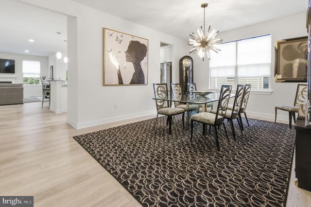 28 GAINSBORO DR, West Berlin, NJ 08091