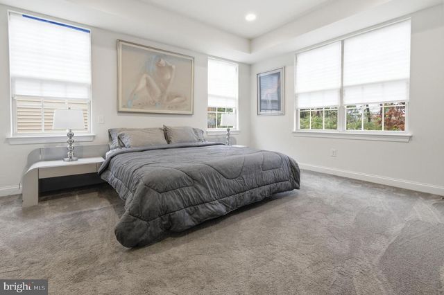 28 GAINSBORO DR, West Berlin, NJ 08091