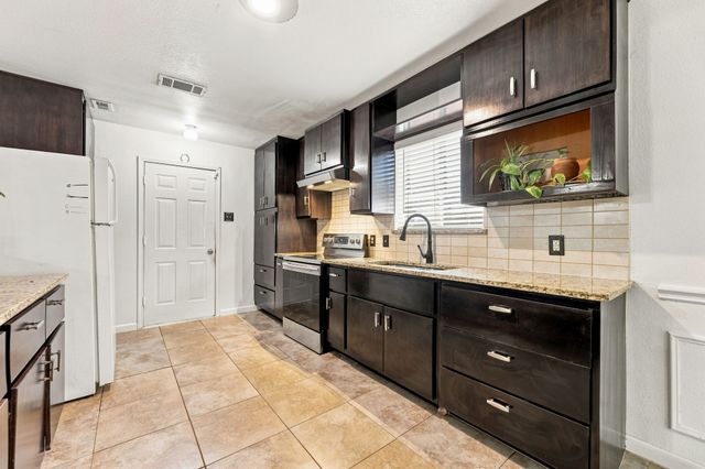 2505 Cloverdale Street, Arlington, TX 76010