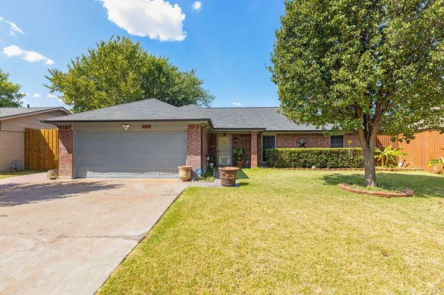 2505 Cloverdale Street, Arlington, TX 76010