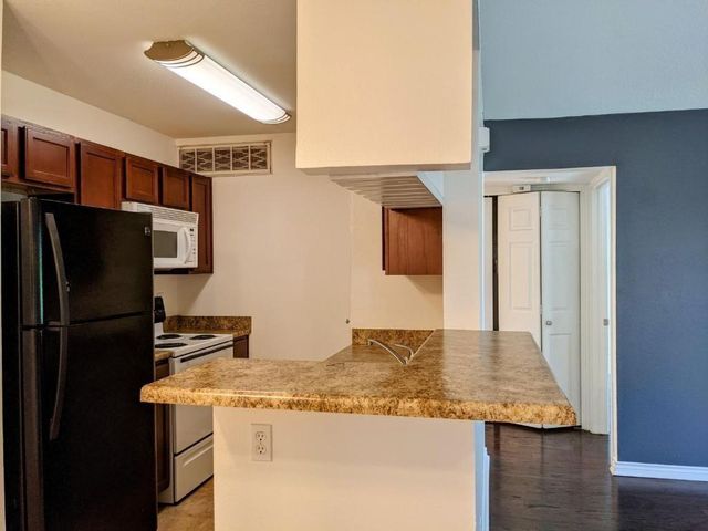 1601 Faro DR 1704, Austin, TX 78741