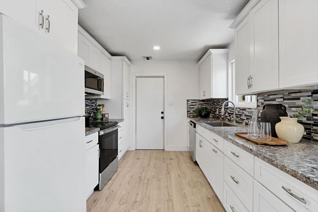 1834 S Backer Avenue, Fresno, CA 93702